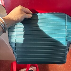 Parallelle Large Cosmetic Bag